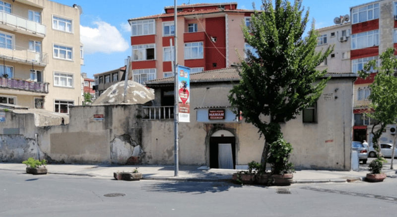 Façade extérieure du Küçük Mustafa Paşa Hamamı à Istanbul, ancien hammam de quartier ottoman dans le quartier de Balat